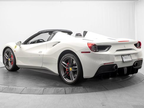 Used 2018 Ferrari 488 Spider RWD image 5
