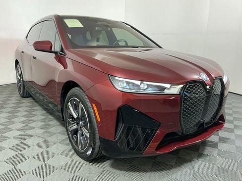 Certified 2025 BMW iX xDrive50 AWD/4WD image 4