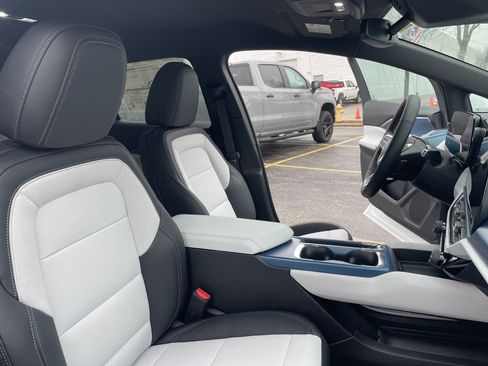 New 2026 Chevrolet Equinox EV LT FWD image 31