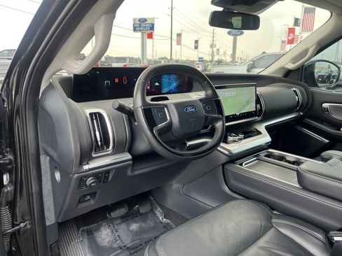 Used 2025 Ford Expedition Platinum AWD/4WD image 14