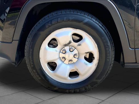 Used 2014 Jeep Cherokee Sport w/ Trailer Tow Group AWD/4WD image 11