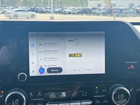 Used 2023 Toyota Highlander XSE image 23