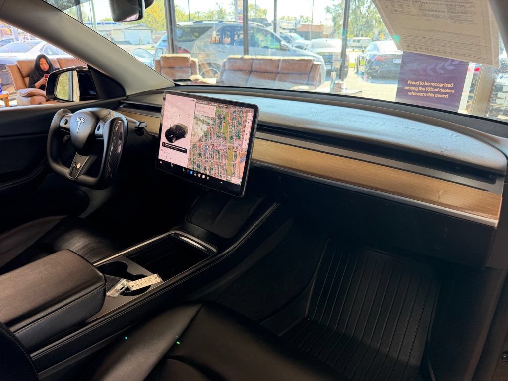 Used 2022 Tesla Model Y Long Range AWD/4WD image 27