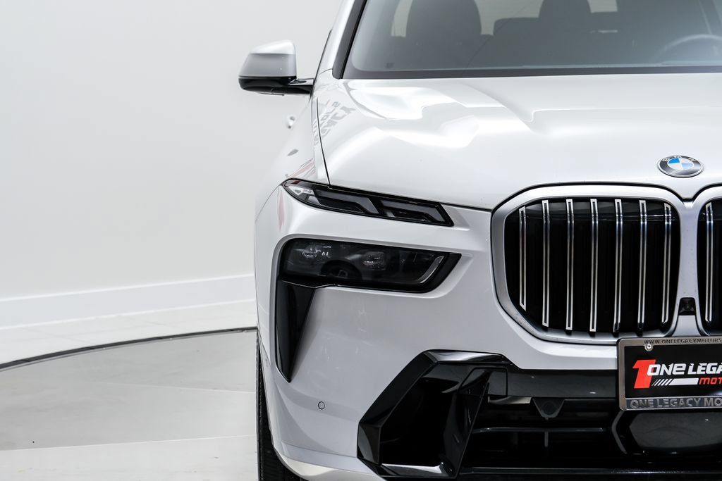Used 2025 BMW X7 xDrive40i AWD/4WD image 56