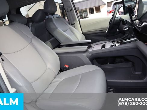 Used 2024 Toyota Sienna XLE image 27