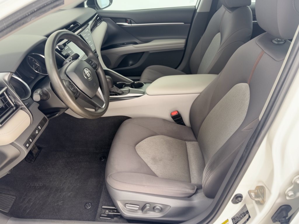 Used 2020 Toyota Camry LE FWD image 5
