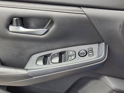 Used 2024 Nissan Sentra SV FWD image 30