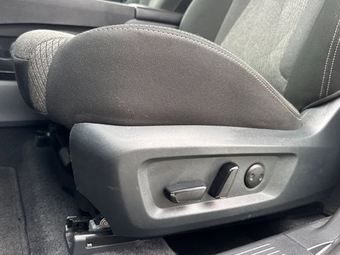 Used 2025 Nissan Rogue SV AWD/4WD image 15
