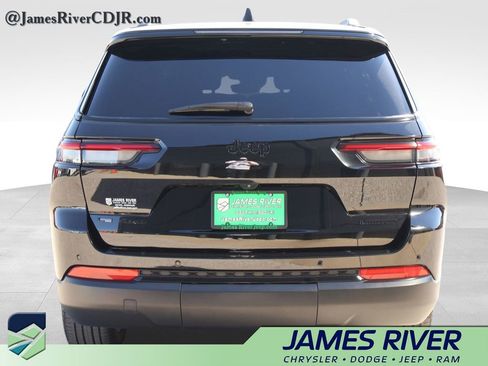 Used 2023 Jeep Grand Cherokee L Limited w/ Black Appearance Package image 4