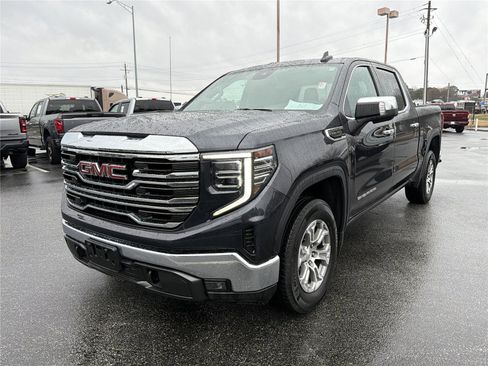 Used 2025 GMC Sierra 1500 SLT image 2