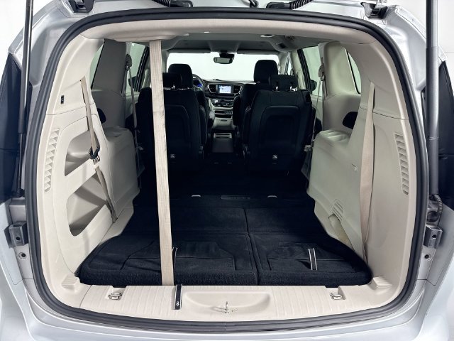Used 2023 Chrysler Voyager LX FWD image 32