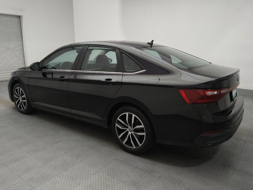 Used 2025 Volkswagen Jetta SE FWD image 3