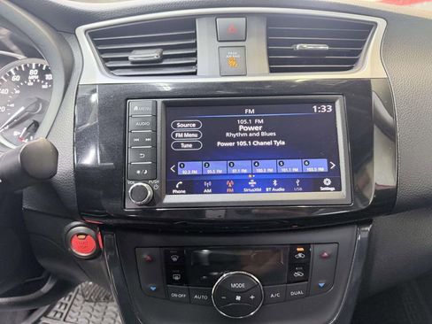 Used 2019 Nissan Sentra SR w/ Premium Package (SR) FWD image 16