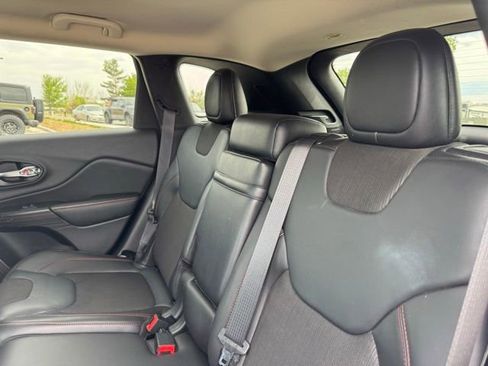 Used 2015 Jeep Cherokee Trailhawk w/ Cold Weather Group AWD/4WD image 15