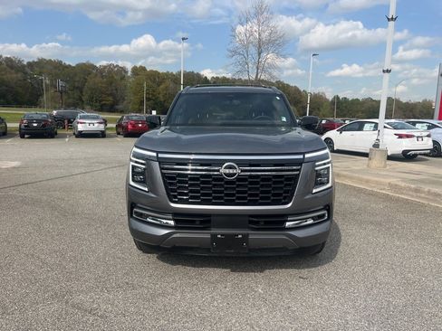 Used 2025 Nissan Armada SL image 2