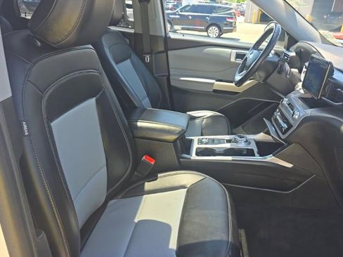 Used 2023 Ford Explorer XLT w/ Equipment Group 202A AWD/4WD image 5