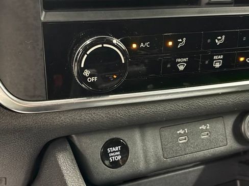 Used 2024 Nissan Rogue S FWD image 29