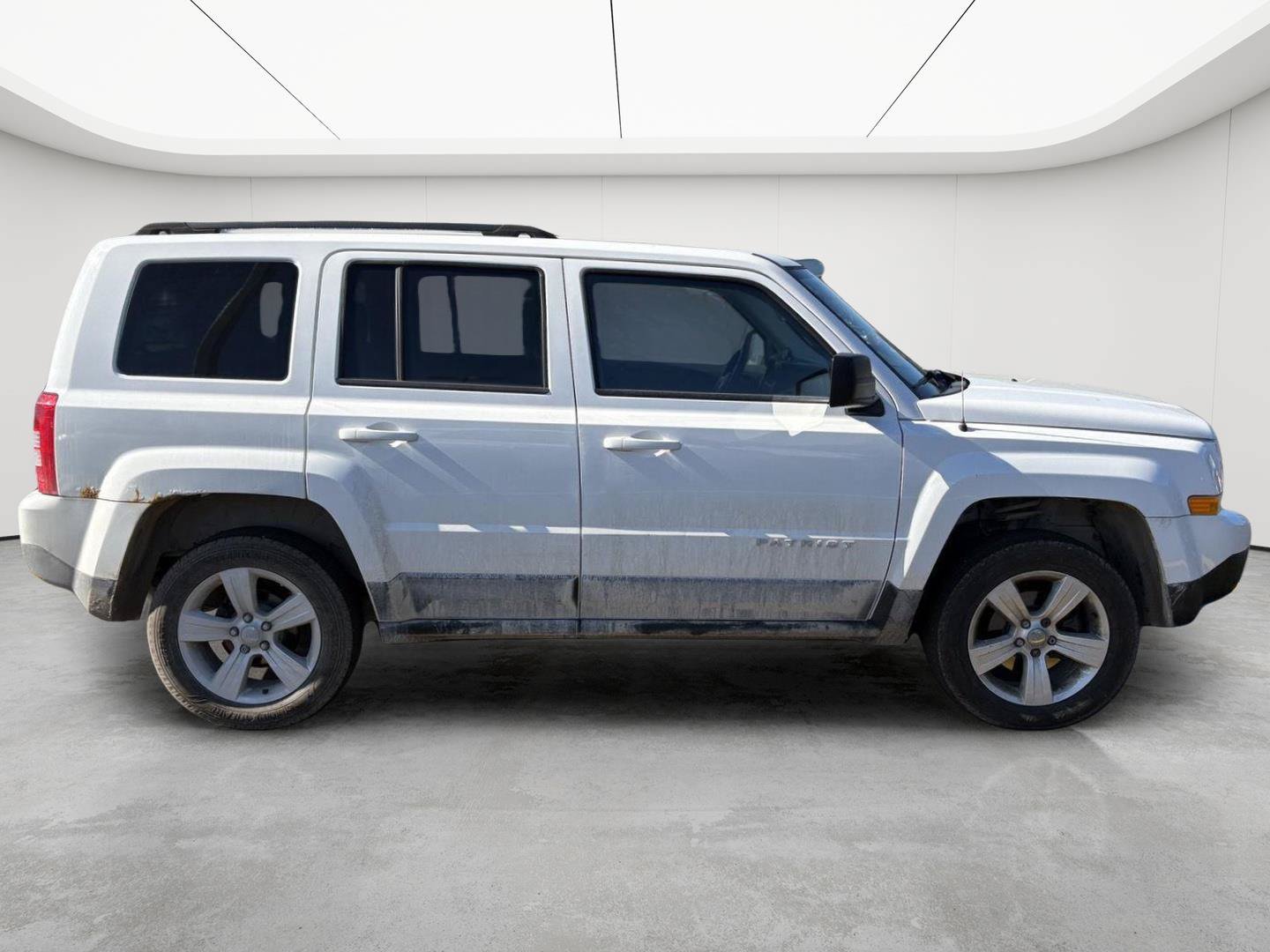 Used 2014 Jeep Patriot Latitude AWD/4WD image 8