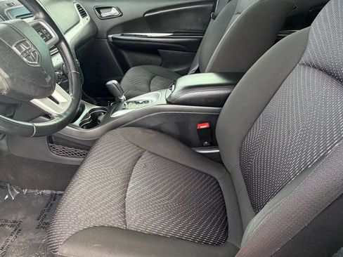 Used 2019 Dodge Journey SE w/ Connectivity Group image 2