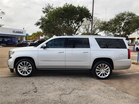 Used 2019 Chevrolet Suburban Premier w/ Premier Plus Edition image 4