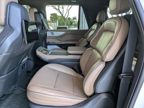 Used 2025 Lincoln Navigator L Black Label image 19