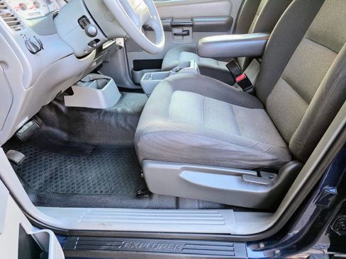 Used 2003 Ford Explorer Sport Trac 2WD image 9