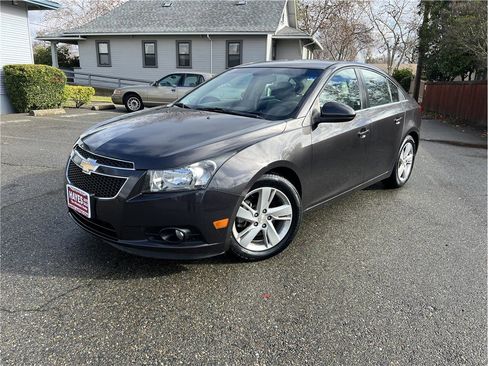 Used 2014 Chevrolet Cruze Diesel w/ Enhanced Safety Package image 3