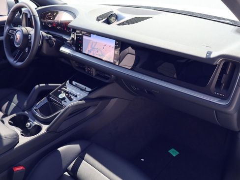 New 2026 Porsche Cayenne image 25