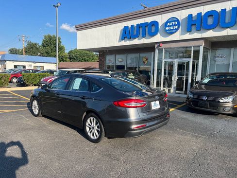 Used 2020 Ford Fusion SE FWD image 11