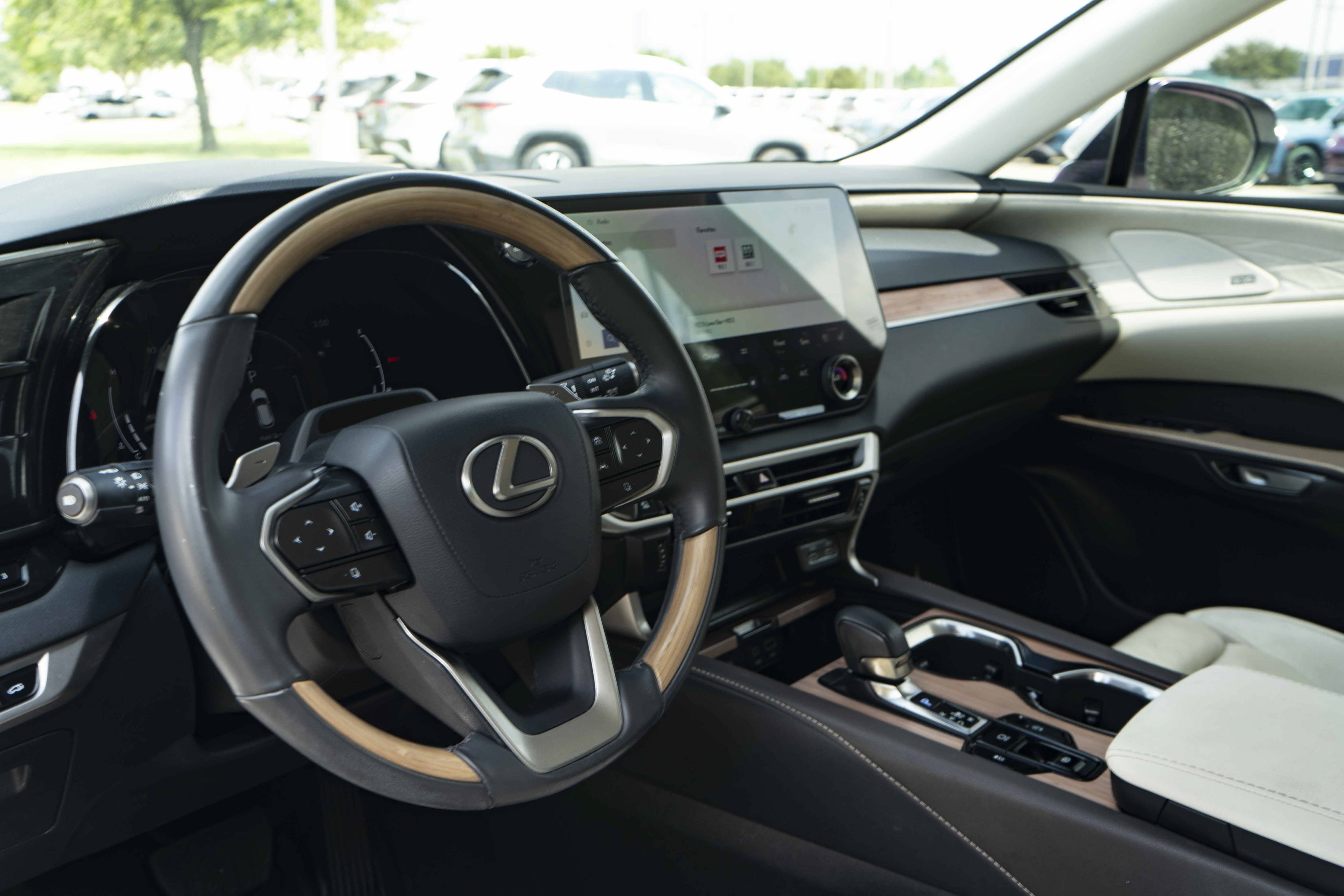 Used 2024 Lexus RX 350 FWD w/ Convenience Package image 15