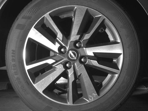 Used 2025 Nissan Versa SV image 15