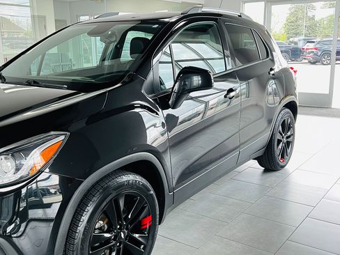 Used 2020 Chevrolet Trax LT w/ Redline Edition FWD image 2
