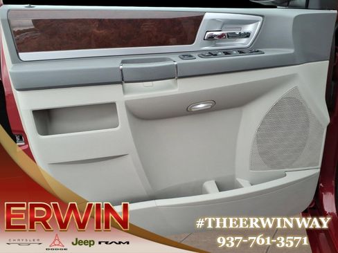 Used 2010 Chrysler Town & Country Touring FWD image 10