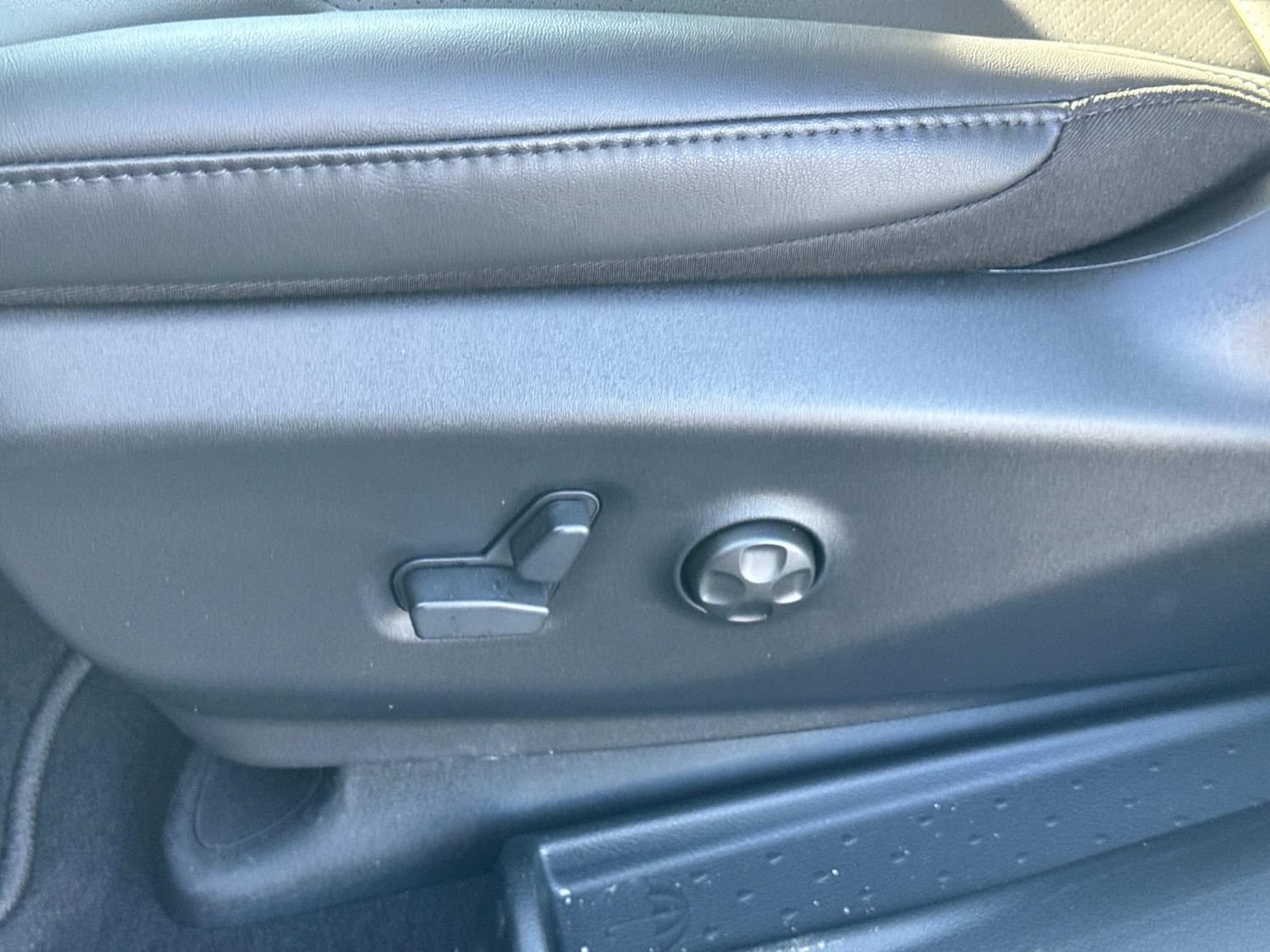 New 2026 Chrysler Pacifica Select w/ S Appearance Package FWD image 25