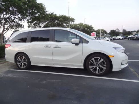 Used 2023 Honda Odyssey Touring image 5