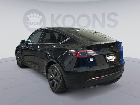Used 2024 Tesla Model Y Long Range AWD/4WD image 4