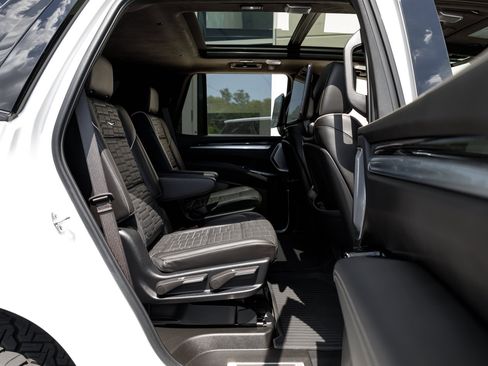 Used 2025 Cadillac Escalade V AWD/4WD image 36