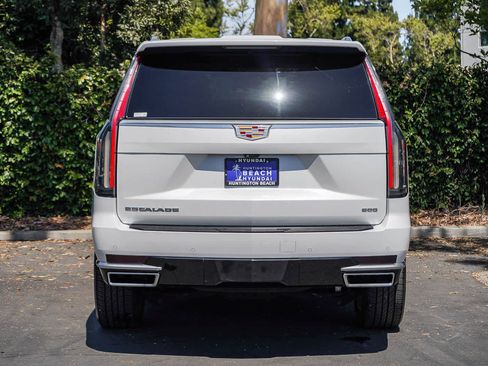 Used 2021 Cadillac Escalade Premium Luxury AWD/4WD image 5