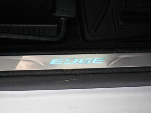 Used 2019 Ford Edge Titanium FWD image 68