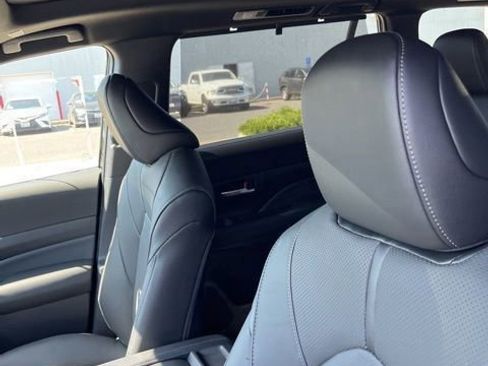 Used 2026 Toyota Grand Highlander AWD Hybrid image 12