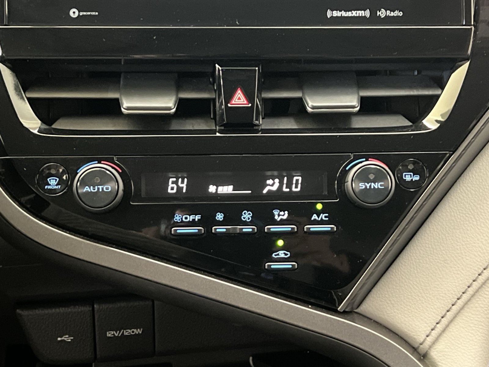 Used 2023 Toyota Camry SE w/ Cold Weather Package FWD image 20