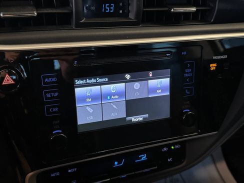 Used 2017 Toyota Corolla SE w/ Carpet Mat Package (TMS) FWD image 13