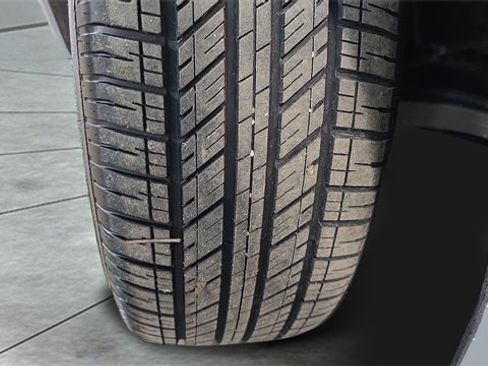 Used 2024 Chrysler Pacifica Limited image 31