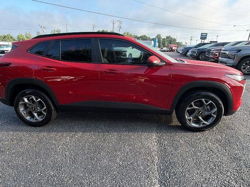 New 2026 Chevrolet Trax LT w/ Sunroof Package FWD image 7