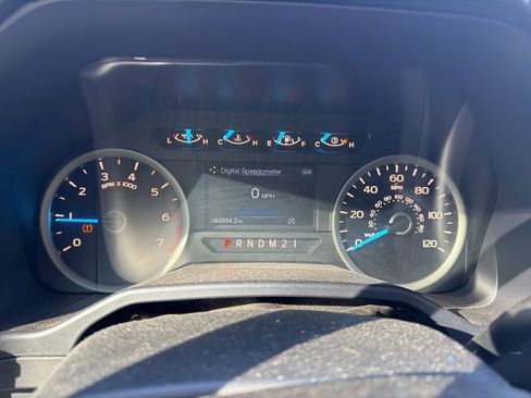 Used 2016 Ford F150 XLT w/ Equipment Group 302A Luxury AWD/4WD image 11