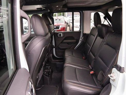 Used 2024 Jeep Wrangler Unlimited Sahara w/ Technology Group AWD/4WD image 9