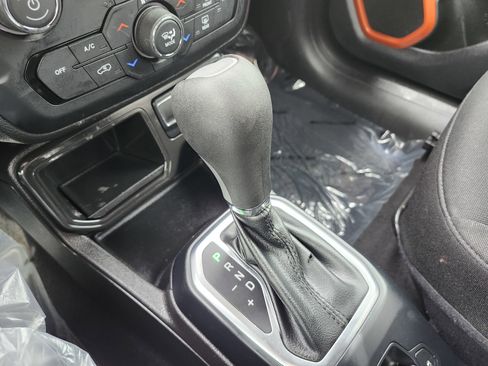 Used 2020 Jeep Renegade Latitude image 28