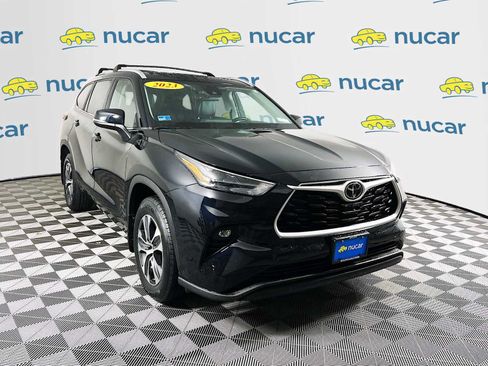 Used 2023 Toyota Highlander XLE image 1