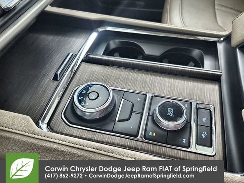 Used 2024 Ford Expedition Limited image 21