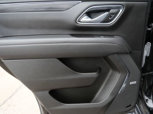 Used 2022 GMC Yukon SLT w/ SLT Premium Package image 12